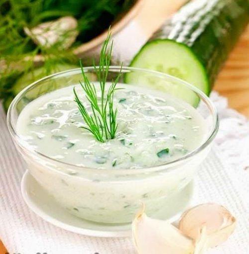 Греческий соус дзадзики.