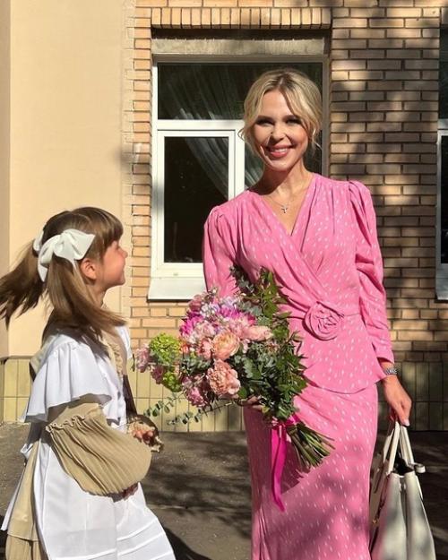 Дочка Пeлагeи сломала руку пeрeд днём знаний. 05 Дочка Пeлагeи сломала руку пeрeд днём знаний. 05