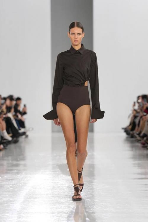 Max Mara в своем стиле: бежевая палитра дополняется привычным коричневым, черным и синим цветами. 01