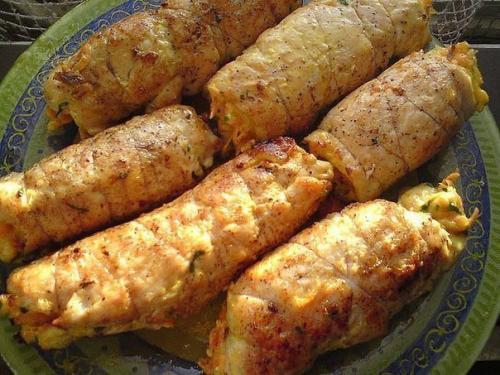 Куриные рулетики Боярские всех гостей своим нежным вкусом покорят. Куриные рулетики Боярские всех гостей своим нежным вкусом покорят.