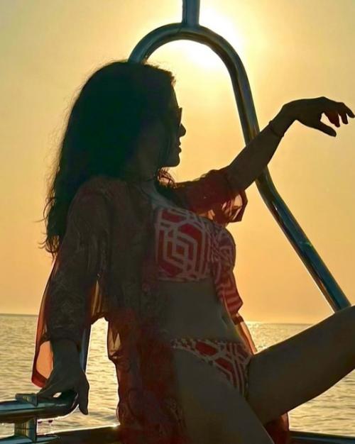 Сальма хайек отметила свой 58-й день рождения фотосессией в бикини. 06