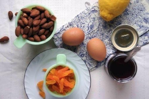 Мягкая нуга рецепт. Мягкая нуга с орехами и курагой.