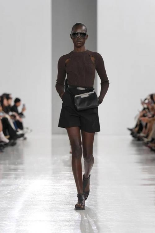 Max Mara в своем стиле: бежевая палитра дополняется привычным коричневым, черным и синим цветами. 08