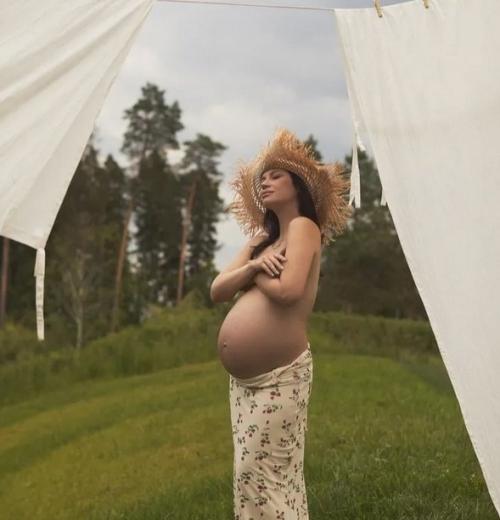 Женское Беременное Тело - это Волшебно: Ида Галич снялась полуобнаженной. 01