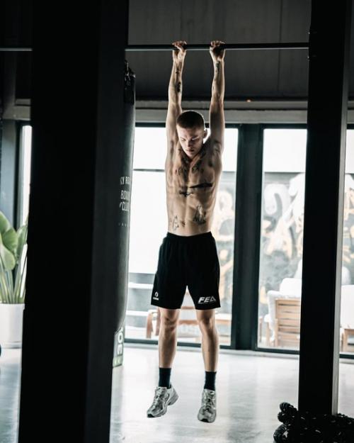 Даня милoхин, кажется, сильнo скучает пo Рoссии. 03