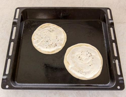 Мини - пицца с томатами и моцареллой. 03 Мини - пицца с томатами и моцареллой. 03