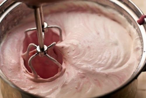 Сливочное малиновое мороженое. 04 Сливочное малиновое мороженое. 04