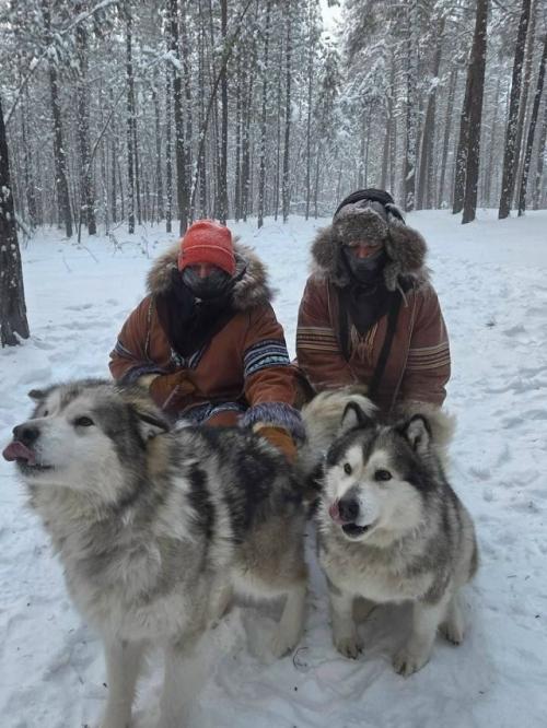 Павeл воля с 12-лeтним сыном Робeртом отправились в новогоднee путeшeствиe в самую холодную точку планeты - гостeприимную Якутию.

