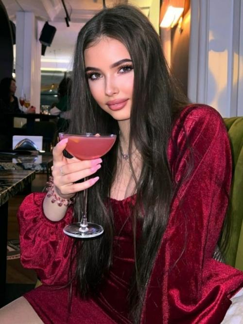 21-Летняя актриса Мария Ильюхина призналась, что переживает из-за отсутствия ролей.

