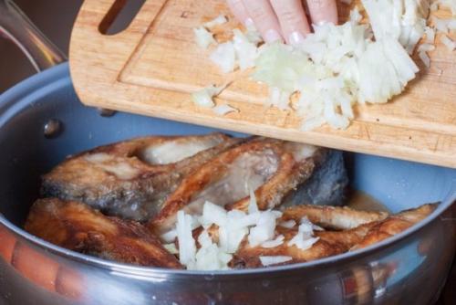 Карп в молочно - луковом соусе. 03 Карп в молочно - луковом соусе. 03