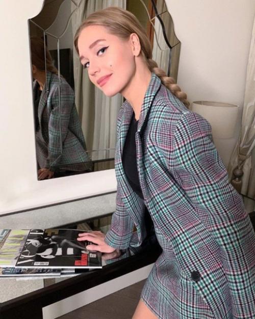 Кристина асмус как 18-летняя школьница выглядит. 02