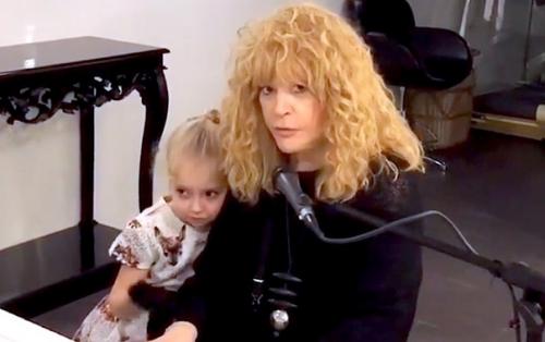 Алла пугачева со своей доченькой! 01