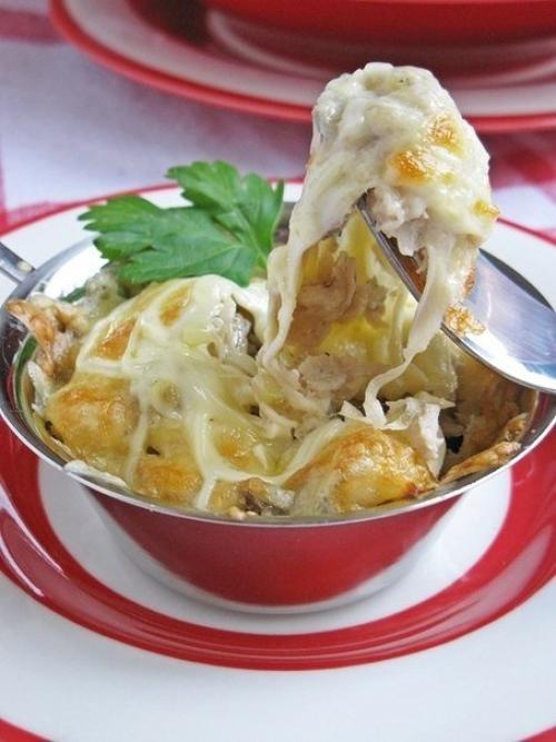 Жюльен с курицей и грибами.