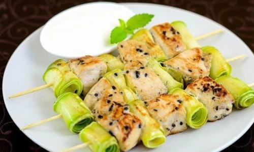 Куриные шашлычки с кабачками.