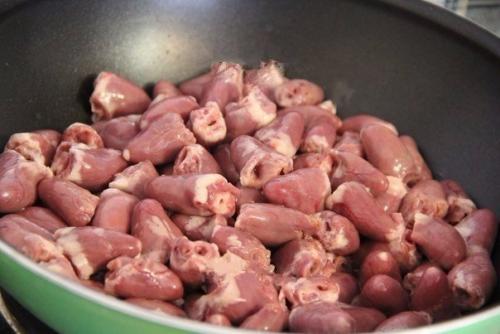 Куриные сердечки в сырном соусе. 01