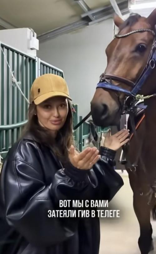 Энджи решила, что просто кататься - это скучно.  