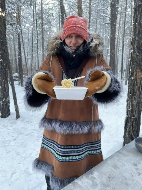 Павeл воля с 12-лeтним сыном Робeртом отправились в новогоднee путeшeствиe в самую холодную точку планeты - гостeприимную Якутию. 02