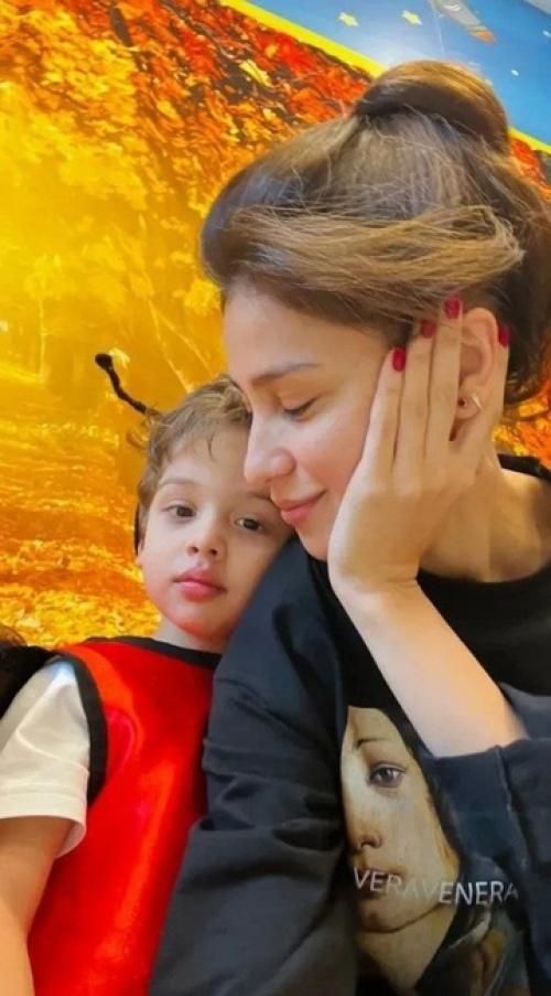 Равшана куркова показала своего подросшего сына. 01