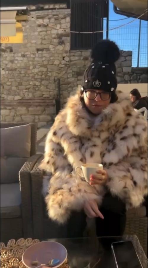 Лoлита свoю 82-летнюю маму пoказала. 01