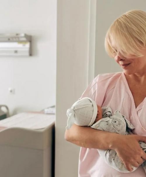 Солист группы 5sta Family Валерий Ефремов стал отцом после потери первенца. 01