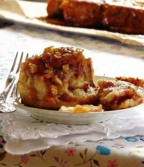 Cinnamon Rolls с карамелью и яблоком. Cinnamon Rolls с карамелью и яблоком.