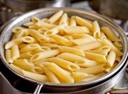 Запеканка по-неаполитански.  Фактически эта запеканка - ленивая лазанья, в которой вместо специальных листов используются макароны. 02