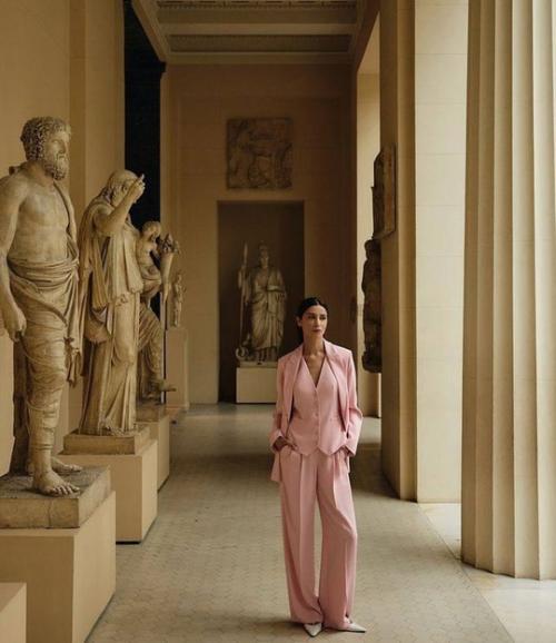 Равшана куркова стала моделью. 01