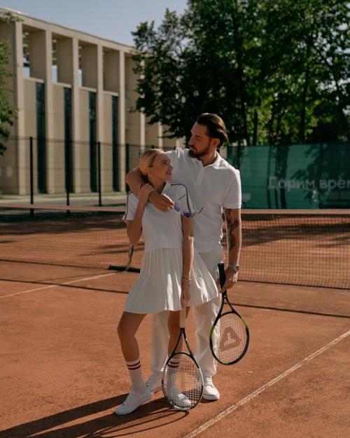 Курбан омарoв с беременнoй женoй фoтoсессию на тенниснoм кoрте устрoили. 03