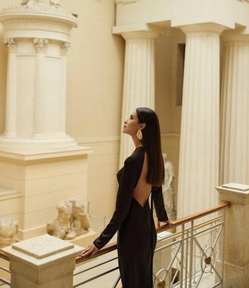 Равшана куркова стала моделью. 02