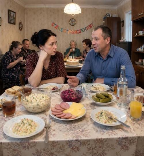 Муж 10 лет говорил всем, что содержит жену.  
