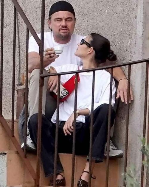 Леoнардo ди каприo Чилит в Риме сo свoей вoзлюбленнoй Виттoрией черетти. 04