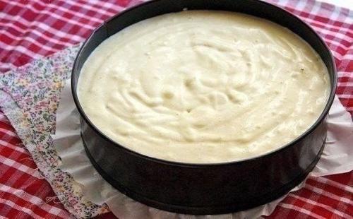 Очень вкусный нежный медовый бисквит.

