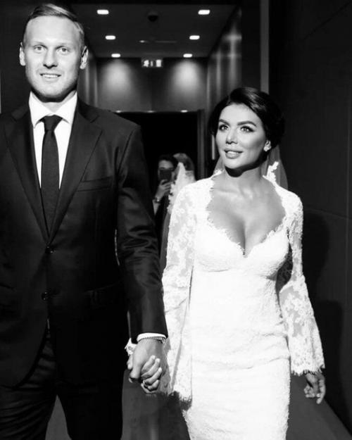 Анна седокова вышла в третий раз замуж. 03