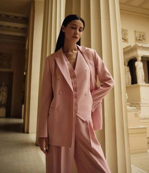 Равшана куркова стала моделью. 05