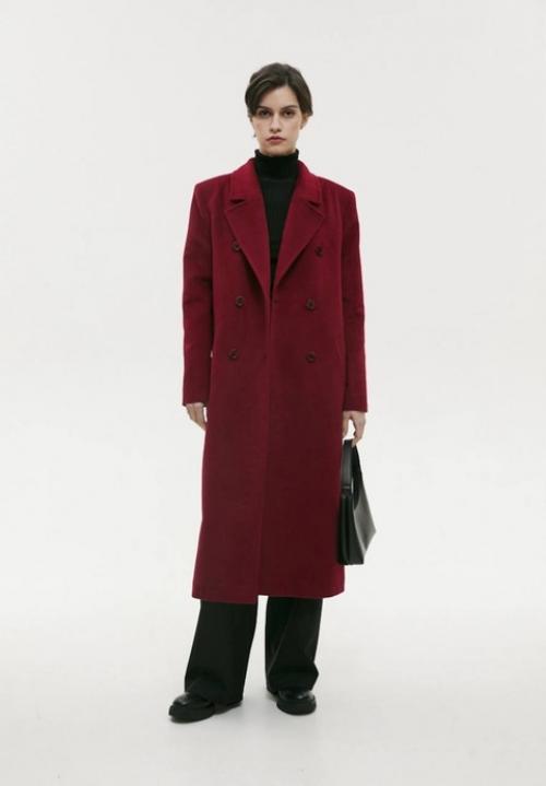 Считаю, что пальто, несмотря на модные укороченные модели, должно быть длинным: и смотрится очень элегантно, и согревает всё тело. 05