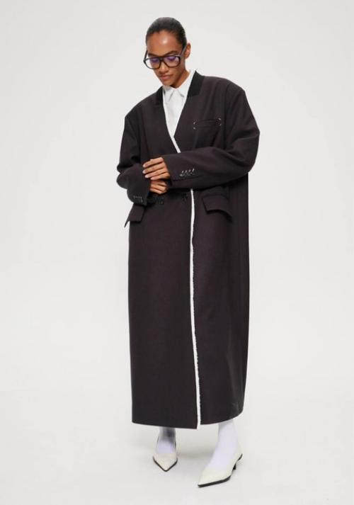 Считаю, что пальто, несмотря на модные укороченные модели, должно быть длинным: и смотрится очень элегантно, и согревает всё тело. 04