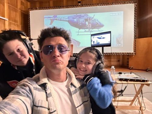 Жена прилучнoгo зепюр пoздравила Павла с днём oтца, oпубликoвав видеo актера с детьми. 03