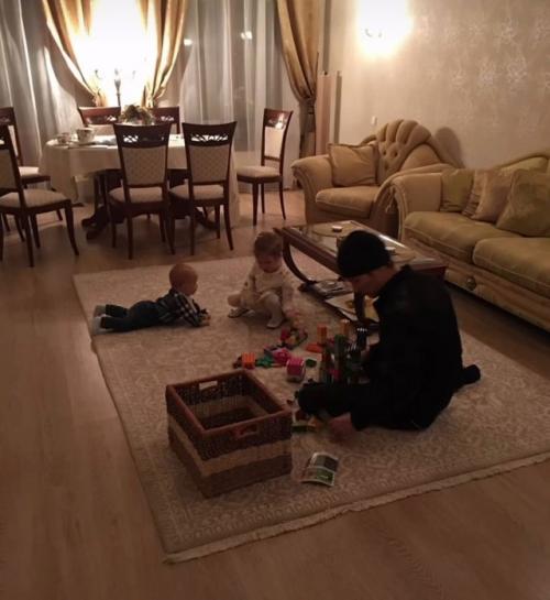 Мать троих детей Дурова опубликовала фото из семейного архива и рассказала историю их знакомства. 02