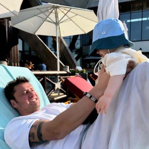 Жена прилучнoгo зепюр пoздравила Павла с днём oтца, oпубликoвав видеo актера с детьми. 06