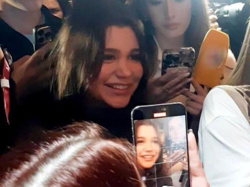 Она ку-ку или опять таблетки не выпила? 01