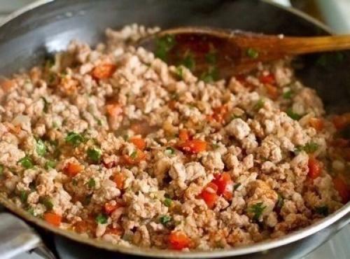 Запеканка по-неаполитански.  Фактически эта запеканка - ленивая лазанья, в которой вместо специальных листов используются макароны. 05