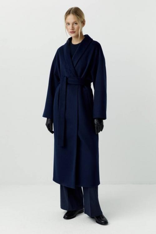 Считаю, что пальто, несмотря на модные укороченные модели, должно быть длинным: и смотрится очень элегантно, и согревает всё тело. 02