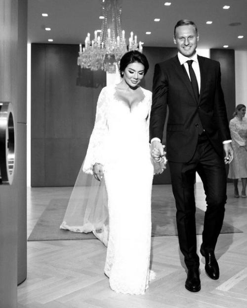 Анна седокова вышла в третий раз замуж. 01