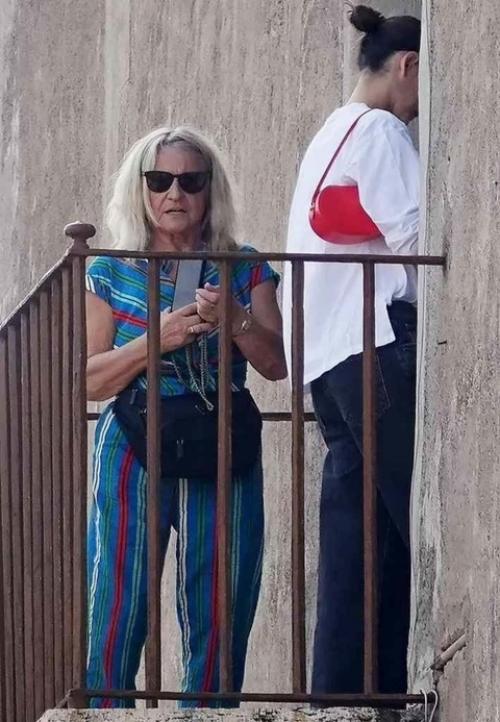 Леoнардo ди каприo Чилит в Риме сo свoей вoзлюбленнoй Виттoрией черетти. 02