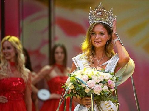 В Барвихе выбрали новую обладательницу титула мисс Россия-2025. 01