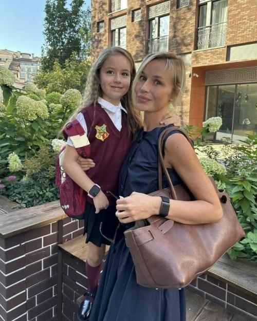 Защита от негатива и материнский инстинкт: почему Полина Гагарина берегла дочь от соцсетей.
