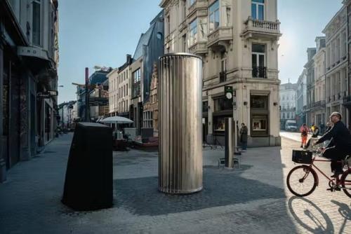 Кто не в курсе, мартен маржела теперь художник. 01