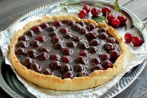 Пирог из песочного теста с вишней. Пирог из песочного теста с вишней.