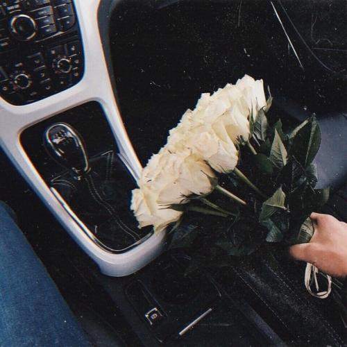 И если бы только при каждой мысли о тебе вырастал бы цветок, я мог бы бродить по своему саду вечно. 03