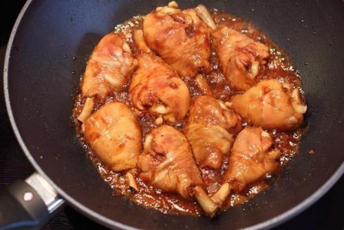 Глазированные куриные голени и жареный рис с яйцом по-кантонски. 05 Глазированные куриные голени и жареный рис с яйцом по-кантонски. 05